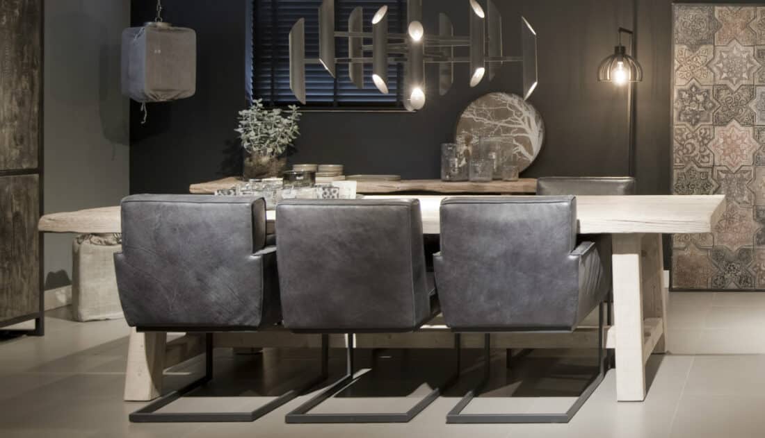Robuuste tafel oud Olm hout