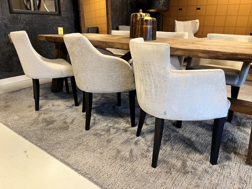 Luxe landelijke set met oud Eiken kloostertafel
