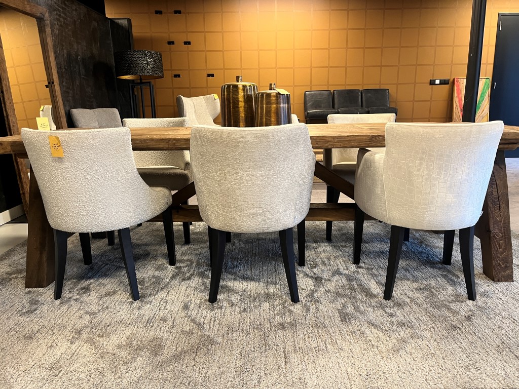 Luxe landelijke set met oud Eiken kloostertafel