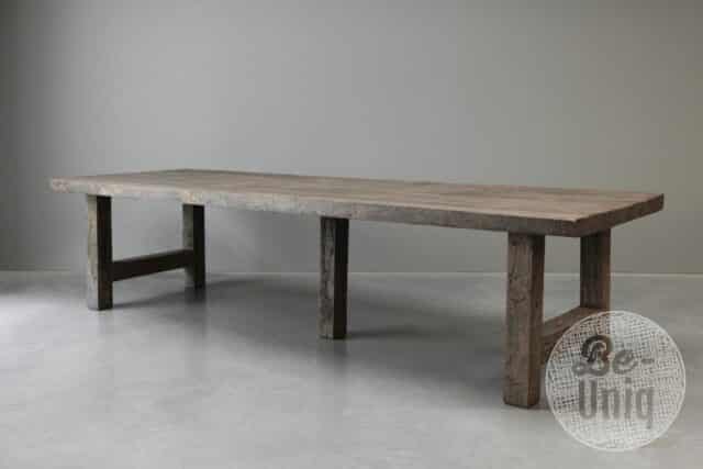 Stoere oude kloostertafel