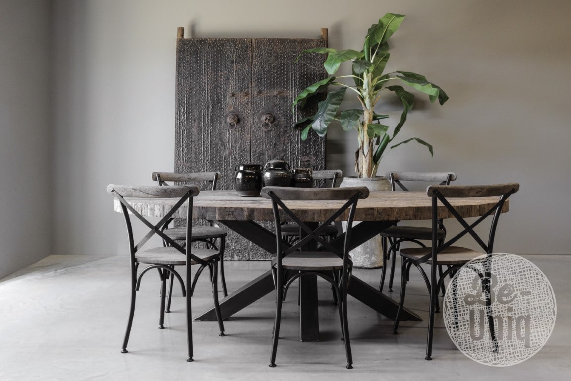 Robuuste ovale tafel oud hout