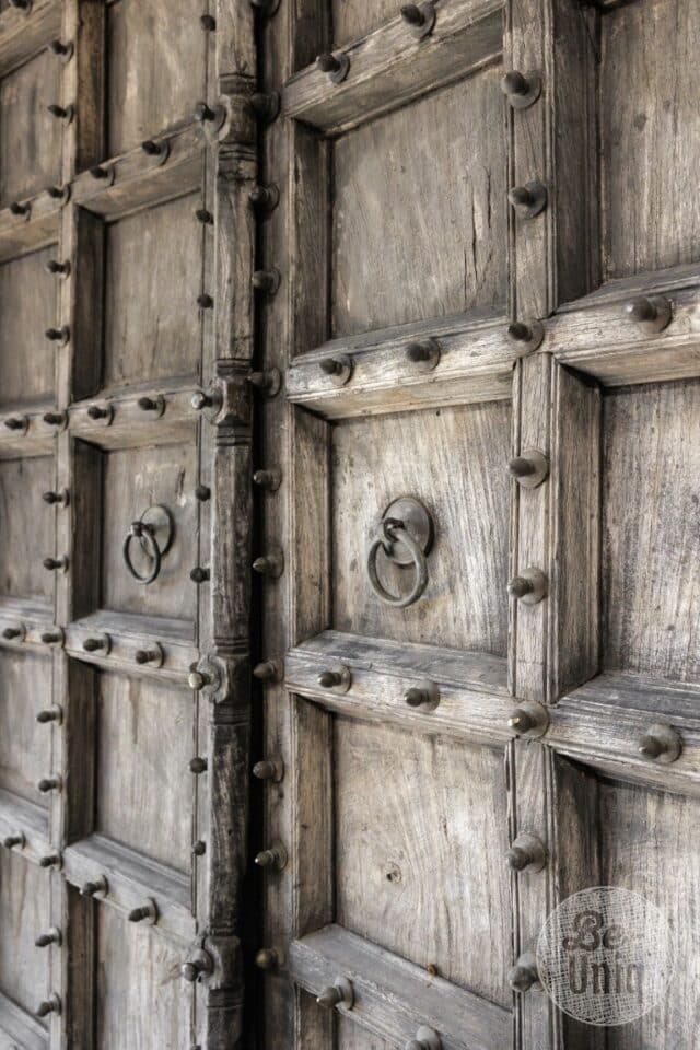 Antiek houten poort